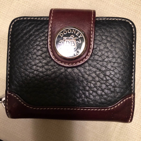 DOONEY AND BOURKE SMALL WALLET